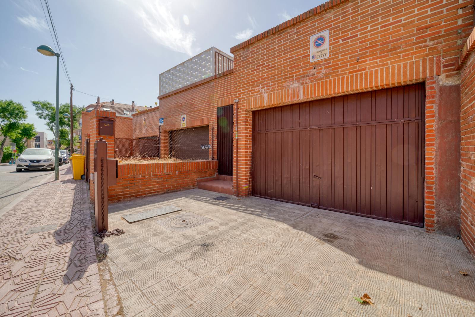 Philadelphia row-home garage door service